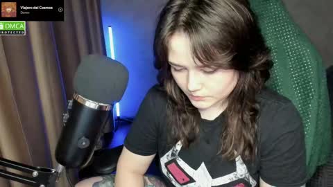 Snapshot of hell_hotline chatting on June 2, 2026, 6:43 pm Red online show from June 2, 2026, 6:43 pm