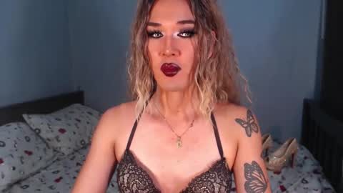 Snapshot of hellatarahathor chatting on January 12, 2026, 10:37 pm hellatarahathor online show from January 12, 2026, 10:37 pm