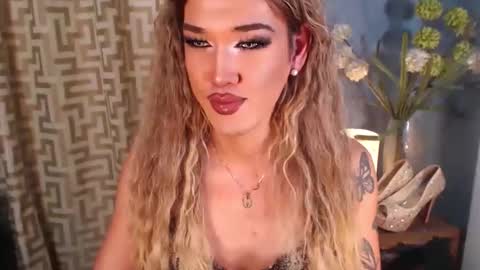 Snapshot of hellatarahathor chatting on January 15, 2026, 3:38 pm hellatarahathor online show from January 15, 2026, 3:38 pm