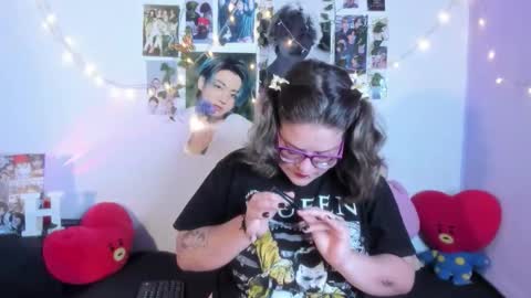 hellen online show from November 25, 2025, 3:39 am