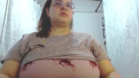Snapshot of hellen_sevda chatting on June 1, 2026, 6:20 pm Hellen Sevda online show from June 1, 2026, 6:20 pm