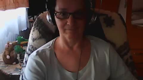 Snapshot of hellenmarie chatting on January 8, 2025, 12:05 pm hellenmarie online show from January 8, 2025, 12:05 pm