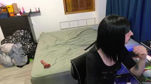 Hayley online show from May 8, 2026, 5:13 am