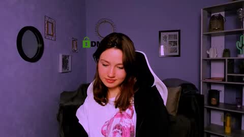 Helli online show from March 10, 2025, 11:38 pm