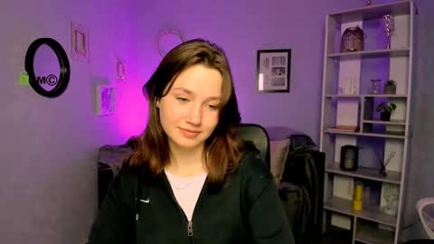 Helli online show from March 12, 2025, 8:10 pm