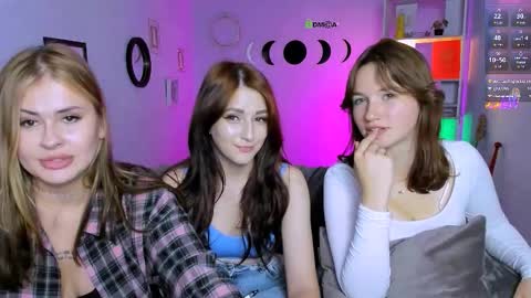 Helli online show from September 10, 2025, 7:36 pm