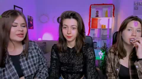 Helli online show from March 28, 2026, 8:19 pm