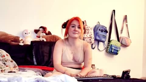 Snapshot of hellienadesroser chatting on September 28, 2025, 3:34 am HellienaDesroser online show from September 28, 2025, 3:34 am