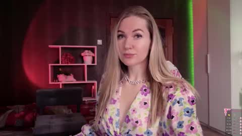 Alisia  Monday to Friday from 10 am to 4 pm GMT 2 online show from November 1, 2025, 8:16 am