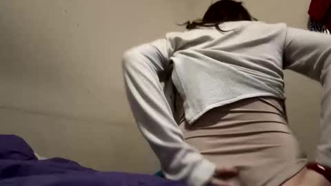 hellokitten123 online show from January 24, 2025, 3:32 am