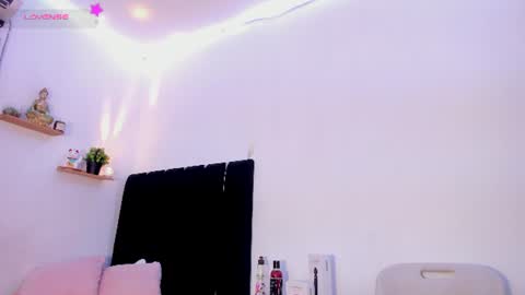 Snapshot of hellokitty38 chatting on July 19, 2026, 12:42 pm hellokitty38 online show from July 19, 2026, 12:42 pm