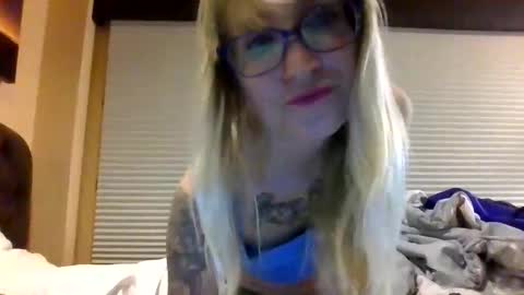 helltoheaven22 online show from September 22, 2025, 3:30 am