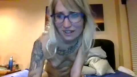 helltoheaven22 online show from October 7, 2025, 1:25 am