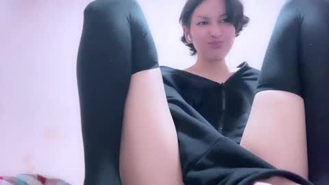 Snapshot of hencamx chatting on February 6, 2025, 8:45 pm Eva online show from February 6, 2025, 8:45 pm