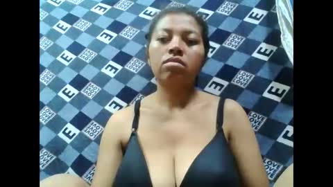 Snapshot of henitsaldy chatting on September 18, 2025, 4:47 am henitsaldy online show from September 18, 2025, 4:47 am