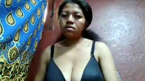 Snapshot of henitsaldy chatting on September 23, 2025, 4:04 am henitsaldy online show from September 23, 2025, 4:04 am