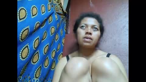 Snapshot of henitsaldy chatting on October 11, 2025, 7:07 am henitsaldy online show from October 11, 2025, 7:07 am