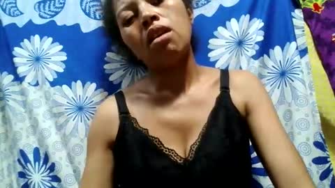 Snapshot of henitsaldy chatting on February 7, 2026, 5:49 pm henitsaldy online show from February 7, 2026, 5:49 pm