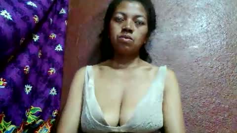 Snapshot of henitsaldy chatting on April 24, 2026, 8:06 am henitsaldy online show from April 24, 2026, 8:06 am