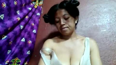 Snapshot of henitsaldy chatting on April 24, 2026, 8:11 pm henitsaldy online show from April 24, 2026, 8:11 pm