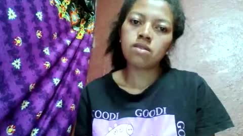 Snapshot of henitsaldy chatting on April 25, 2026, 8:28 am henitsaldy online show from April 25, 2026, 8:28 am