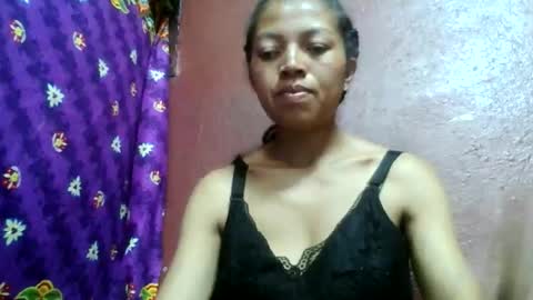 Snapshot of henitsaldy chatting on May 5, 2026, 3:20 pm henitsaldy online show from May 5, 2026, 3:20 pm