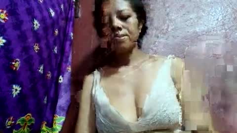Snapshot of henitsaldy chatting on May 11, 2026, 4:04 pm henitsaldy online show from May 11, 2026, 4:04 pm