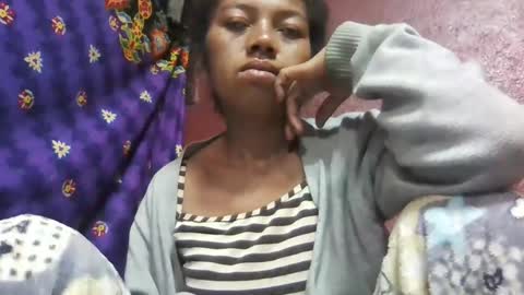 Snapshot of henitsaldy chatting on May 16, 2026, 2:30 am henitsaldy online show from May 16, 2026, 2:30 am