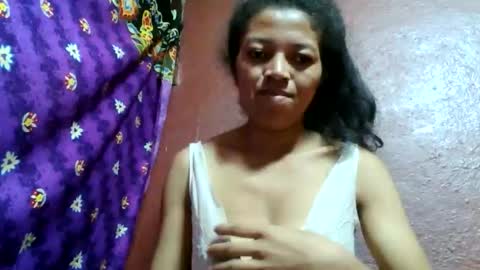 Snapshot of henitsaldy chatting on June 3, 2026, 8:50 am henitsaldy online show from June 3, 2026, 8:50 am