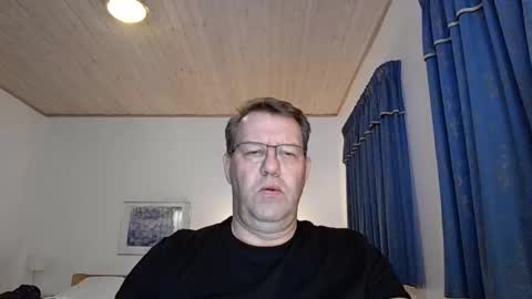 Snapshot of henrikrp1971 chatting on December 11, 2024, 12:33 am henrikrp1971 online show from December 11, 2024, 12:33 am
