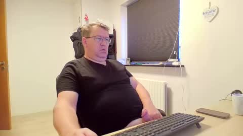 Snapshot of henrikrp1971 chatting on December 29, 2024, 8:55 am henrikrp1971 online show from December 29, 2024, 8:55 am