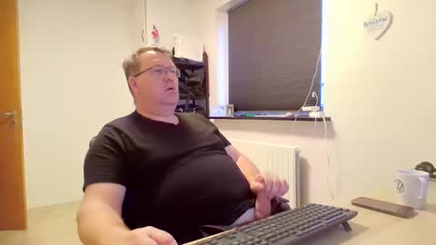 Snapshot of henrikrp1971 chatting on December 29, 2024, 12:12 pm henrikrp1971 online show from December 29, 2024, 12:12 pm