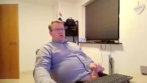 Snapshot of henrikrp1971 chatting on February 25, 2025, 7:03 pm henrikrp1971 online show from February 25, 2025, 7:03 pm