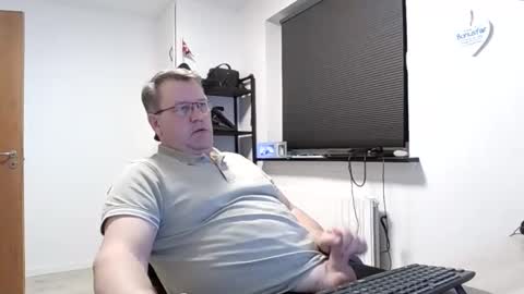 Snapshot of henrikrp1971 chatting on March 3, 2025, 9:26 pm henrikrp1971 online show from March 3, 2025, 9:26 pm