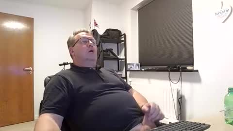 Snapshot of henrikrp1971 chatting on October 3, 2025, 10:07 pm henrikrp1971 online show from October 3, 2025, 10:07 pm