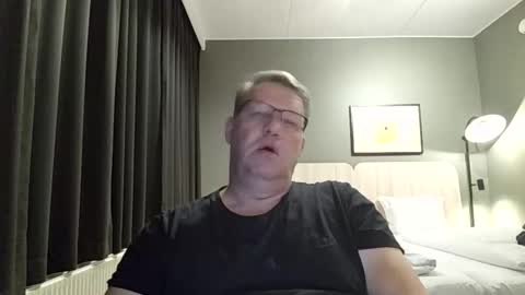 Snapshot of henrikrp1971 chatting on November 17, 2025, 10:37 pm henrikrp1971 online show from November 17, 2025, 10:37 pm