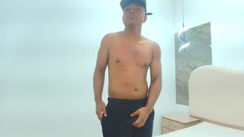 Snapshot of henry_greend6 chatting on June 16, 2026, 5:10 am Henry online show from June 16, 2026, 5:10 am