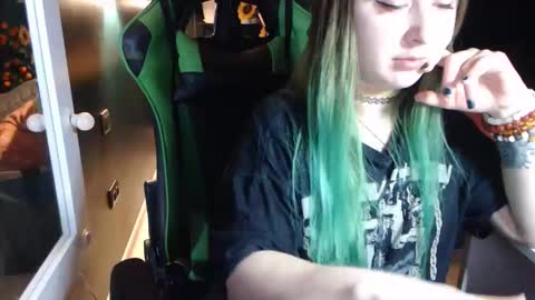 Snapshot of hentaishiing chatting on May 23, 2026, 5:39 pm Hentaishiing online show from May 23, 2026, 5:39 pm