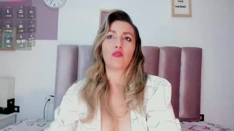 Snapshot of hera_godess chatting on January 17, 2025, 1:03 pm Hera godes online show from January 17, 2025, 1:03 pm