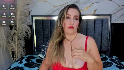Snapshot of hera_godess chatting on September 28, 2025, 9:20 pm Hera godes online show from September 28, 2025, 9:20 pm