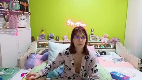 Snapshot of heraluna_ chatting on April 3, 2026, 8:18 pm HeraLuna online show from April 3, 2026, 8:18 pm