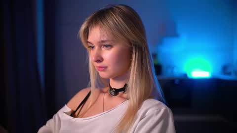 Snapshot of hereasnow__ chatting on February 1, 2026, 9:35 pm See you on December 1 online show from February 1, 2026, 9:35 pm