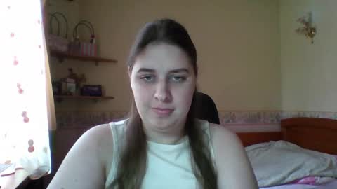 hess_luna_ online show from April 9, 2026, 9:15 am