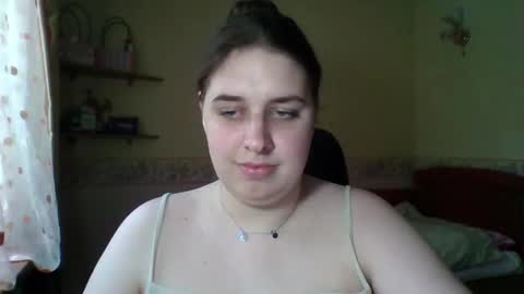 hess_luna_ online show from June 3, 2026, 9:12 am