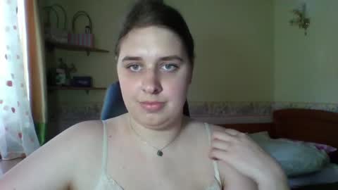 hess_luna_ online show from July 7, 2026, 9:13 am
