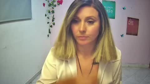 Hestesiaxx online show from April 7, 2026, 1:39 am