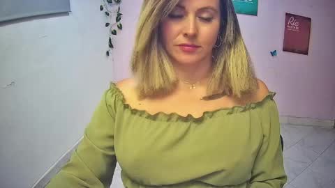 Hestesiaxx online show from April 20, 2026, 2:14 am