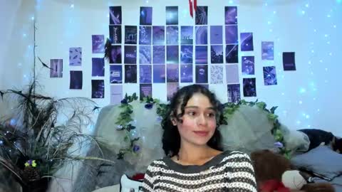hesttia_ online show from January 10, 2026, 8:43 pm