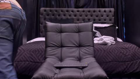 heteros men online show from April 7, 2026, 7:36 pm