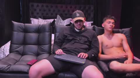 heteros men online show from April 18, 2026, 8:42 pm